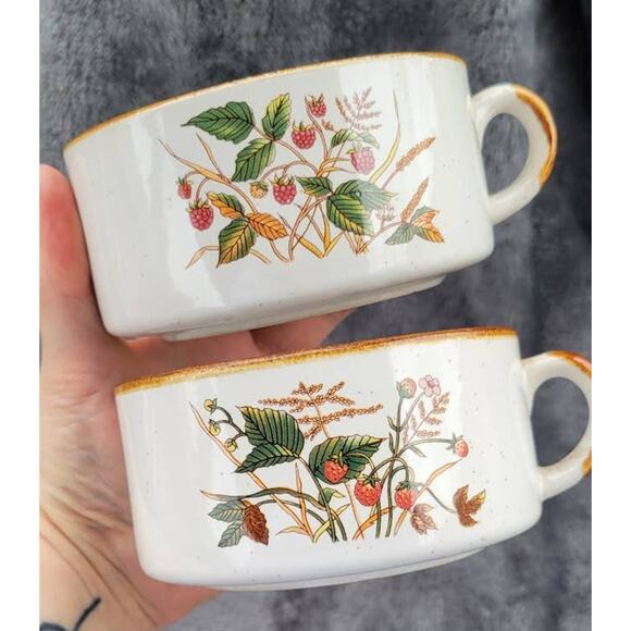 Vintage Cottage Grandma Strawberry Floral Ceramic Coffee Cups - Picture 2 of 3